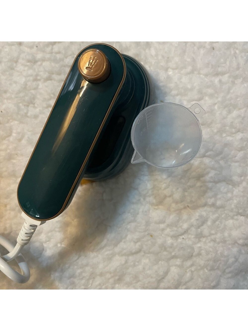 Compact Green Handheld Steamer - Picture 3 of 4
